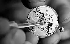 昆仑手表维修（昆仑手表调整日期时卡住的解决方法）